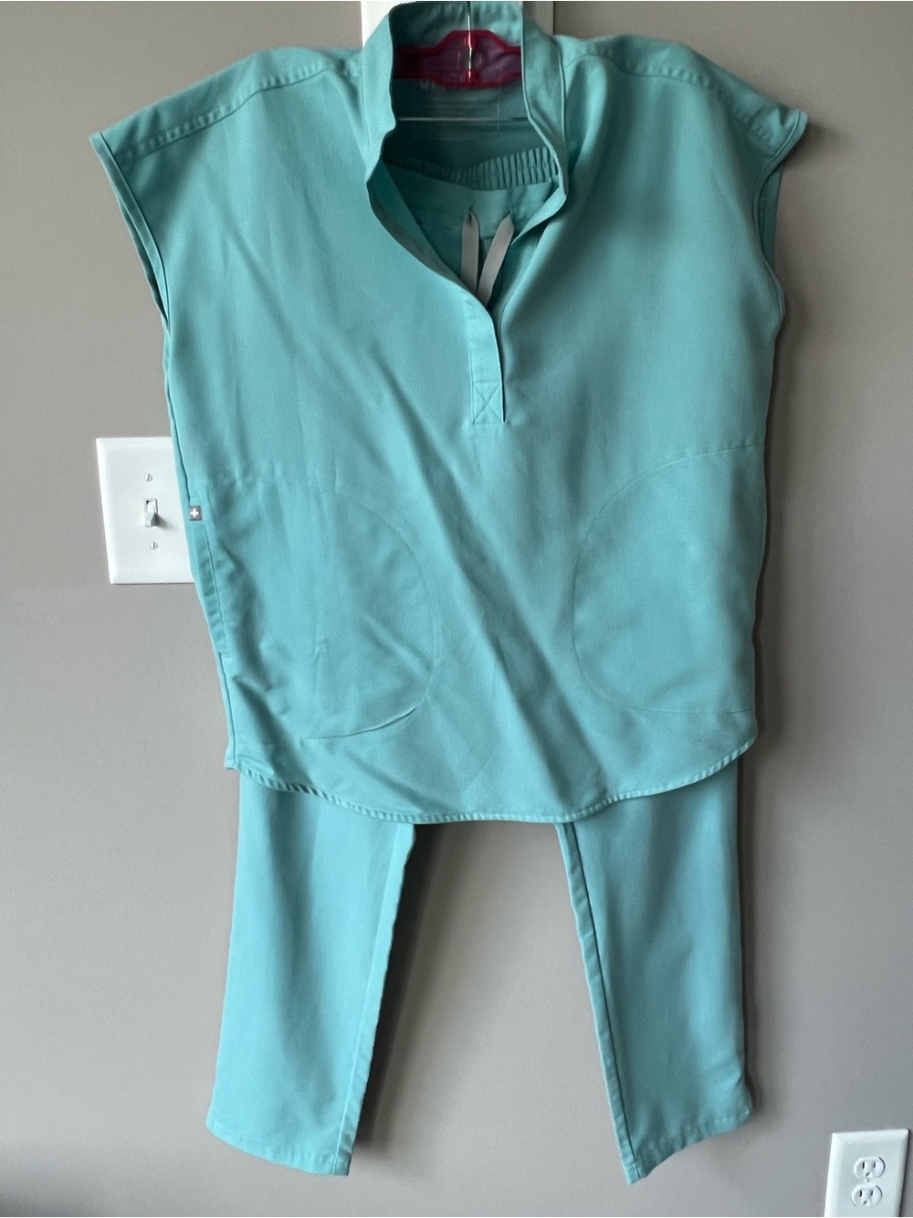 FIGS Women's Straight Leg Scrub Set in Teal